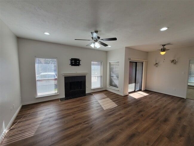 Building Photo - 2025 Augusta Dr