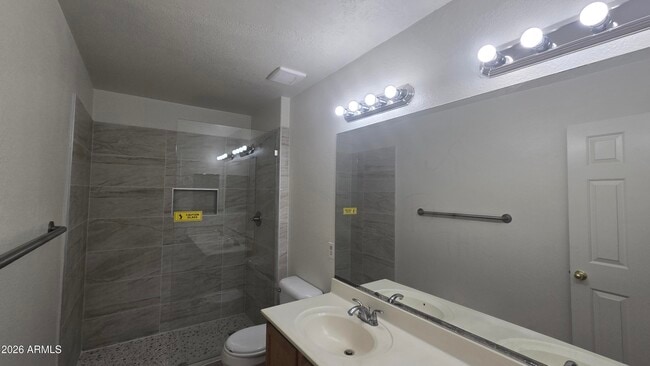 Building Photo - 1110 W Raven Dr