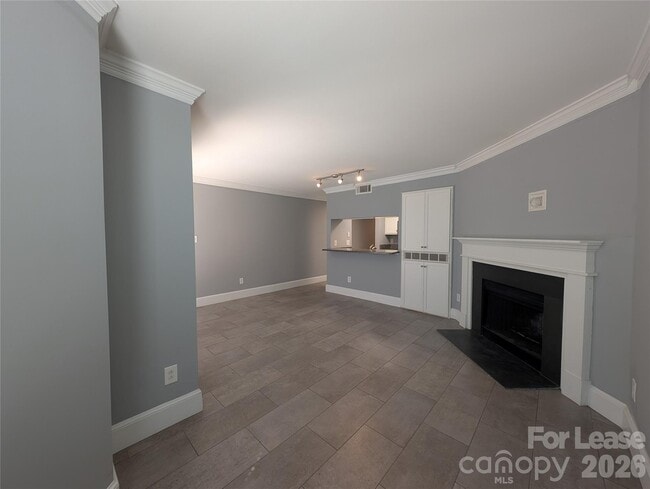 Building Photo - 306 S Cedar St