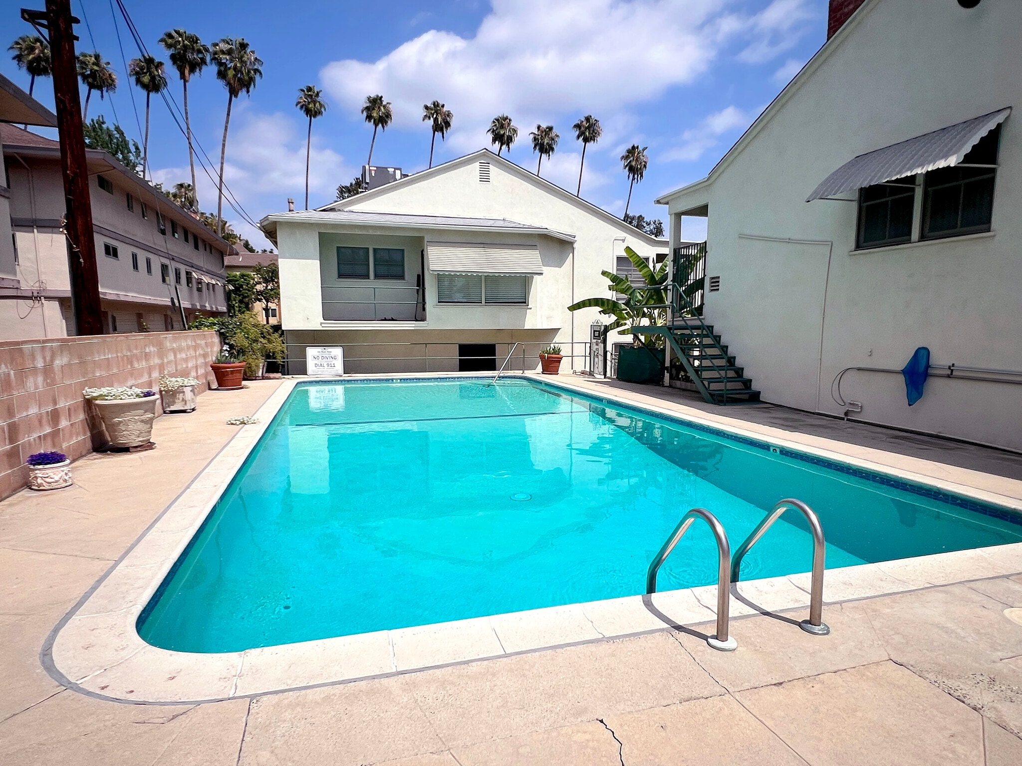 Pool. - 1327 N Central Ave