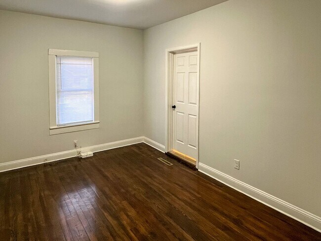 Building Photo - Beautifully Updated 3 Bed 2 Bath Haymount Home