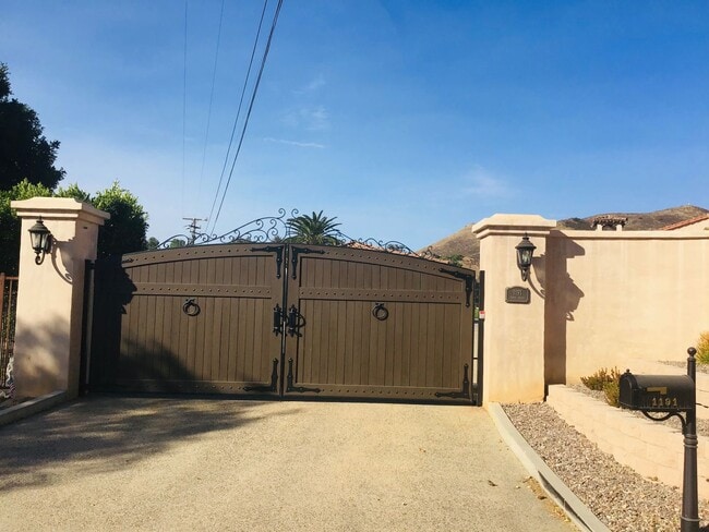 Primary Photo - Elegant Studio Retreat on Gated Estate, Ut...