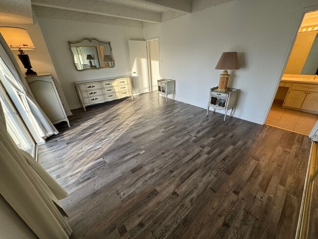 Building Photo - Great Candlewyck condo with and amazing view and lifestyle that can't be beat