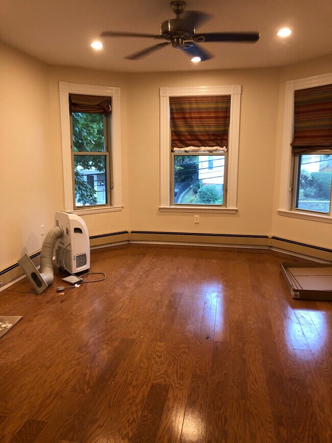 Building Photo - 72 Leicester St