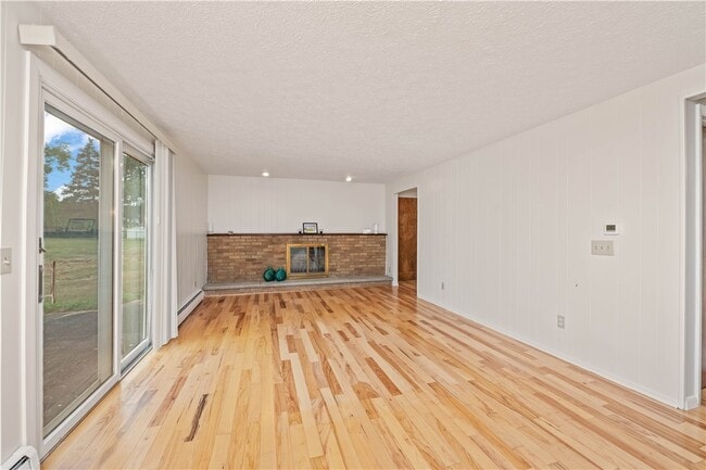 Building Photo - 75 Old Meadow Dr