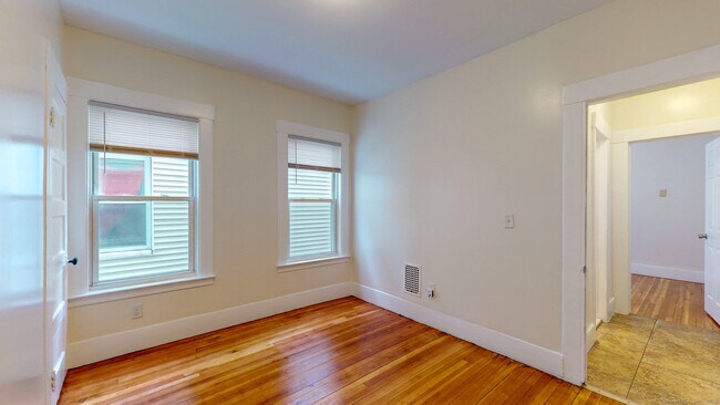 Building Photo - 679 Winchester Ave