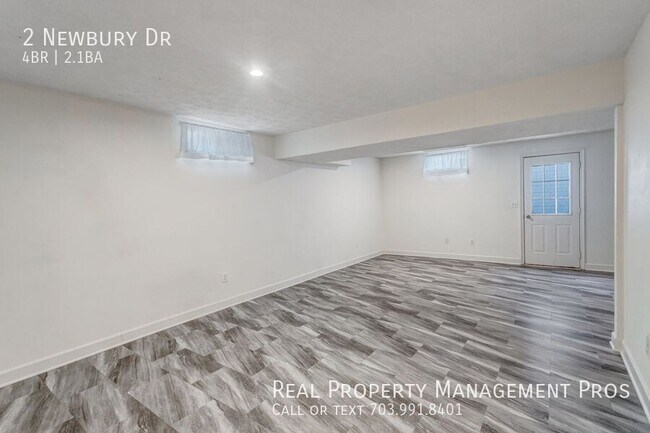 Building Photo - 2 Newbury Dr