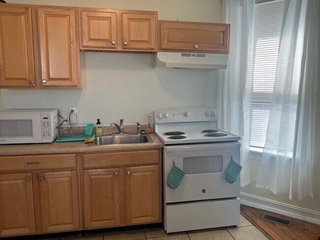 Building Photo - 1833 Point Breeze Ave