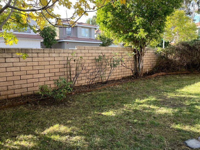 Building Photo - SPACIOUS PLACENTIA TOWNHOME