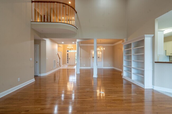 Building Photo - 1833 Waters Edge Dr
