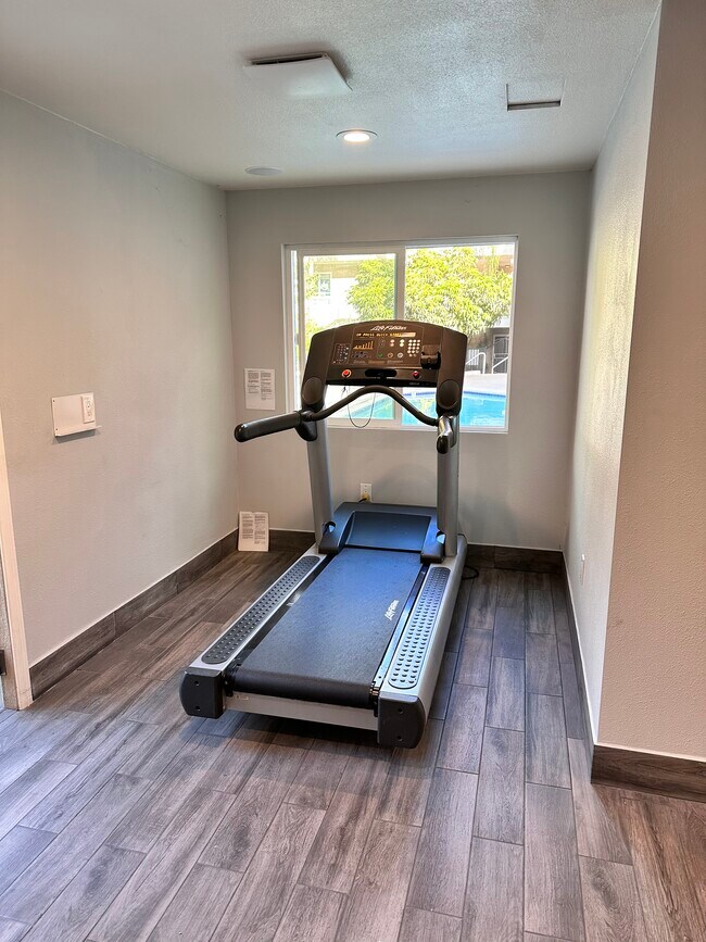 Building Photo - 5252 Orange Ave, #103