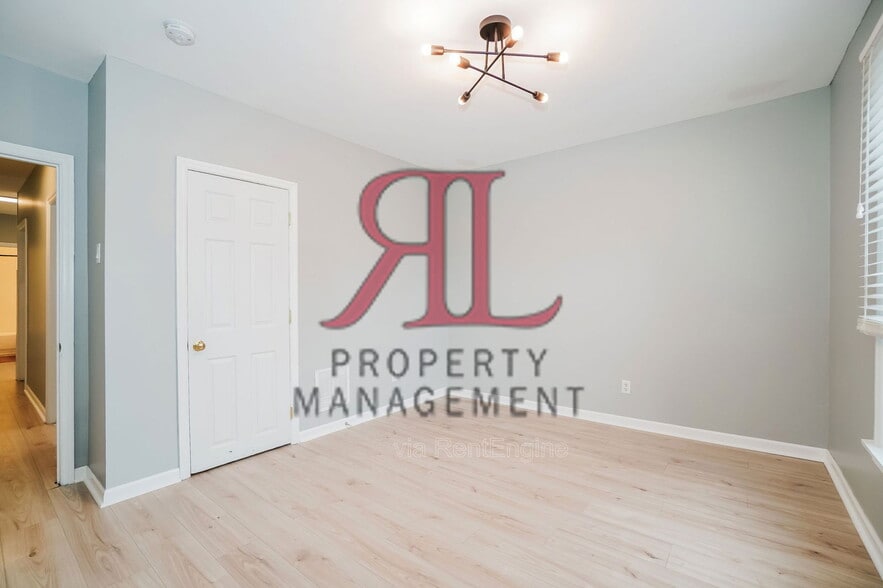 Building Photo - 543 E Jenkins Ave