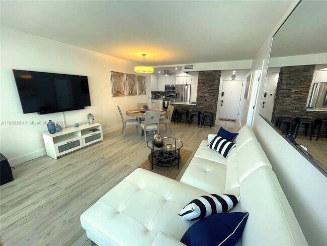 Building Photo - 3505 S Ocean Dr