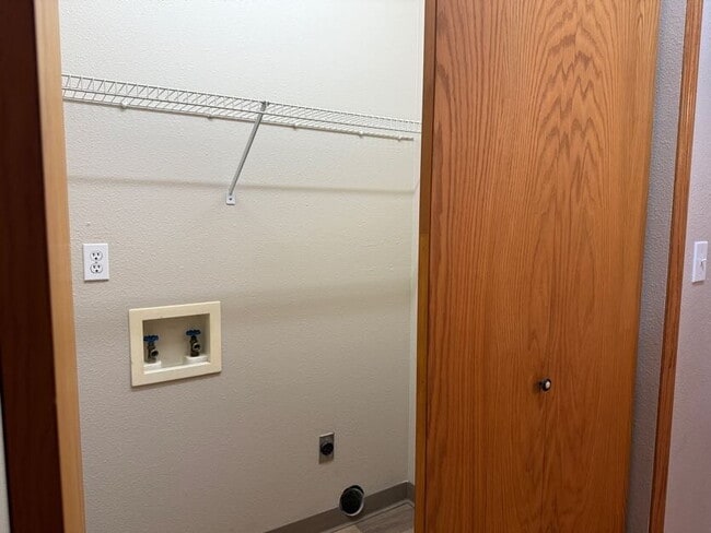 Building Photo - 2736-33 1/2 33 1/2 Ave S