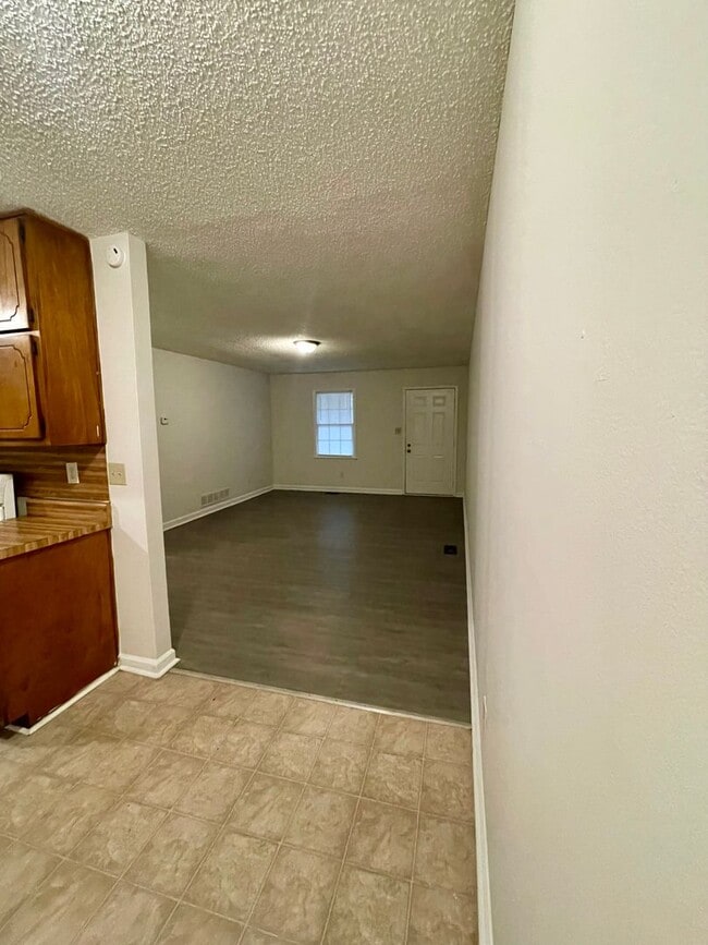 Building Photo - Welcome home!