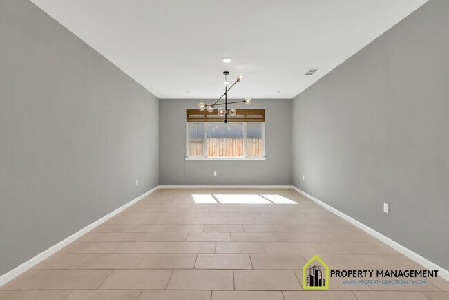 Building Photo - Vineyard Creek-Former Model Home