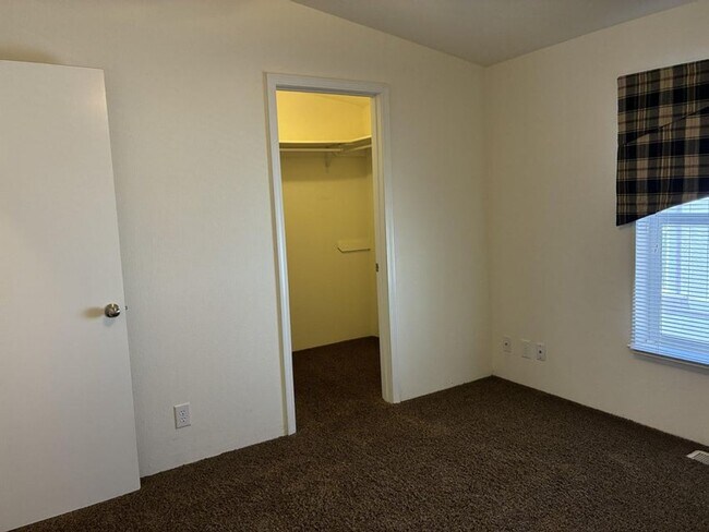 Building Photo - 3825 W 20 N