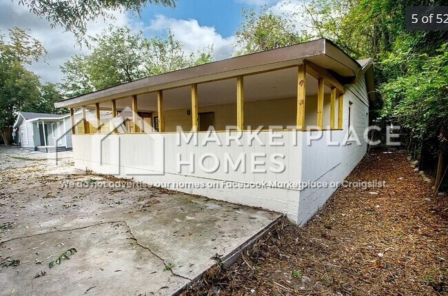 Building Photo - 955 Putnam St