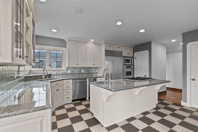 Building Photo - Stunning Air Conditioned 1931 Tudor in Cov...