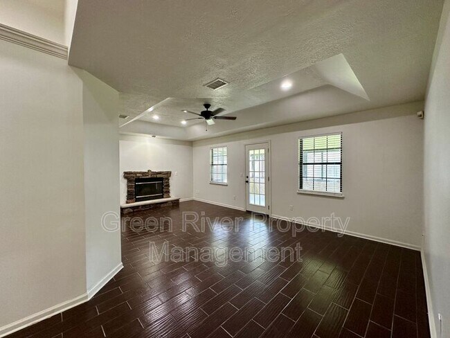 Building Photo - 3288 Deerfield Pointe Dr