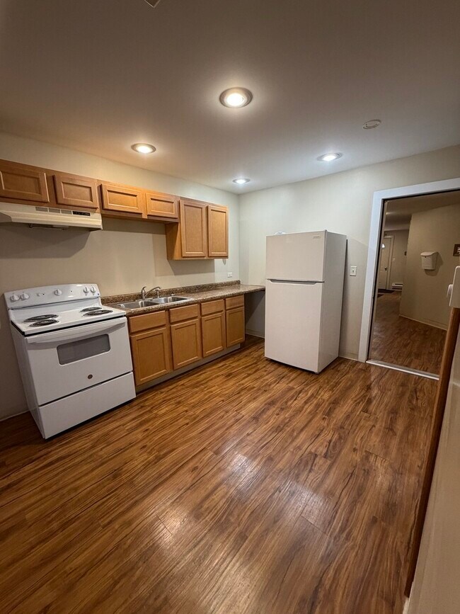 Building Photo - 690 W Judson St