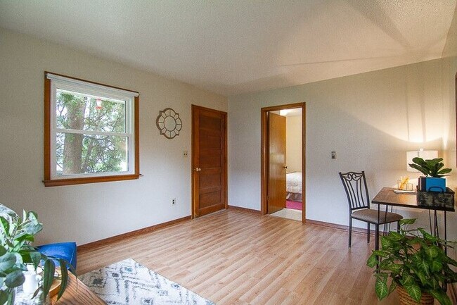 Building Photo - 306 Sycamore St