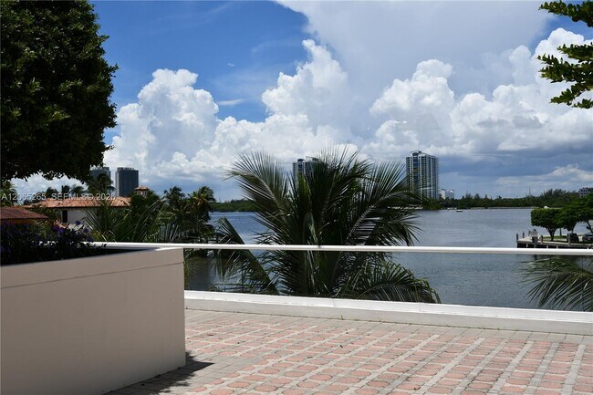 Building Photo - 1000 E Island Blvd
