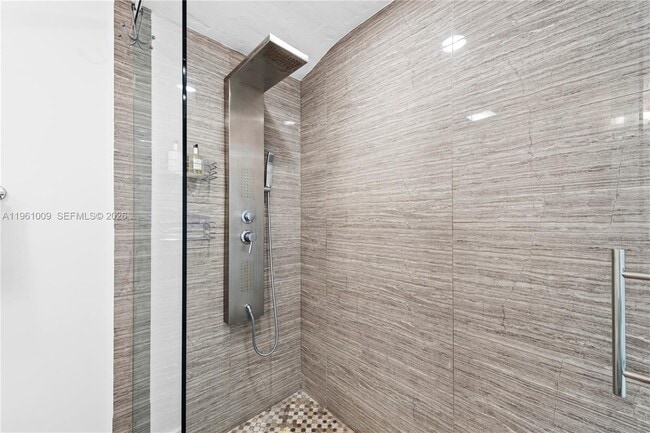 Building Photo - 253 N Coconut Ln