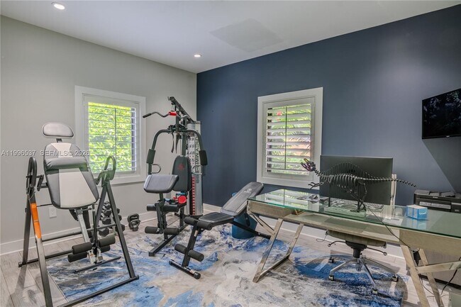 Building Photo - 231 Fluvia Ave