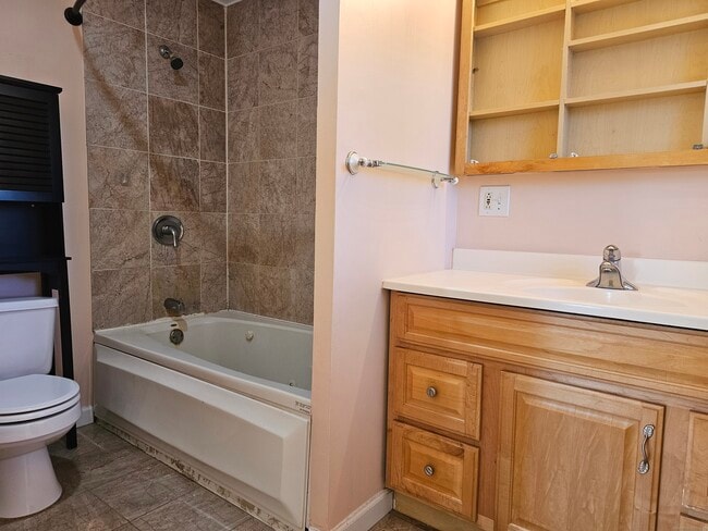 Building Photo - 11 Brookfield Dr