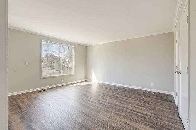 Building Photo - 1311 Mini Ct N