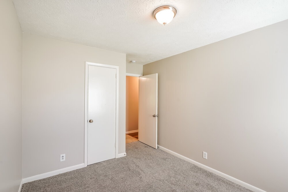 Building Photo - 142 Creekwood Ln