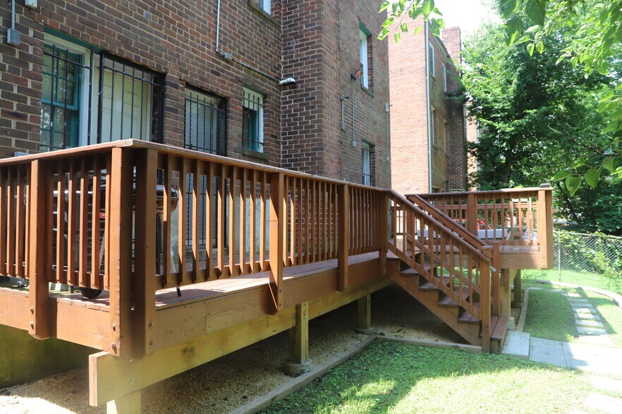 Building Photo - 4424 foote st ne