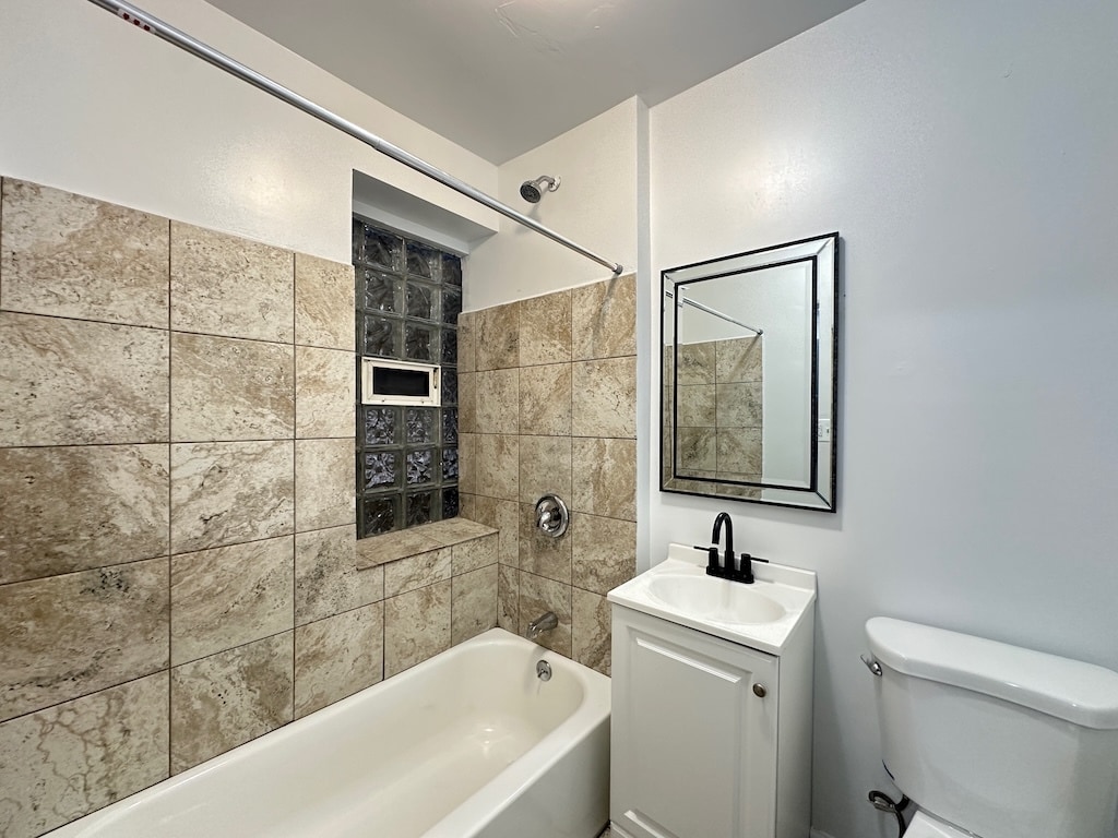 Building Photo - 5668 N Ridge Ave