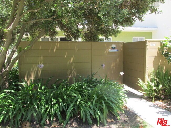 Building Photo - 5176 Village Green