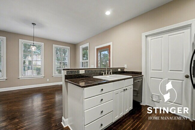 Building Photo - 2677 Broad St