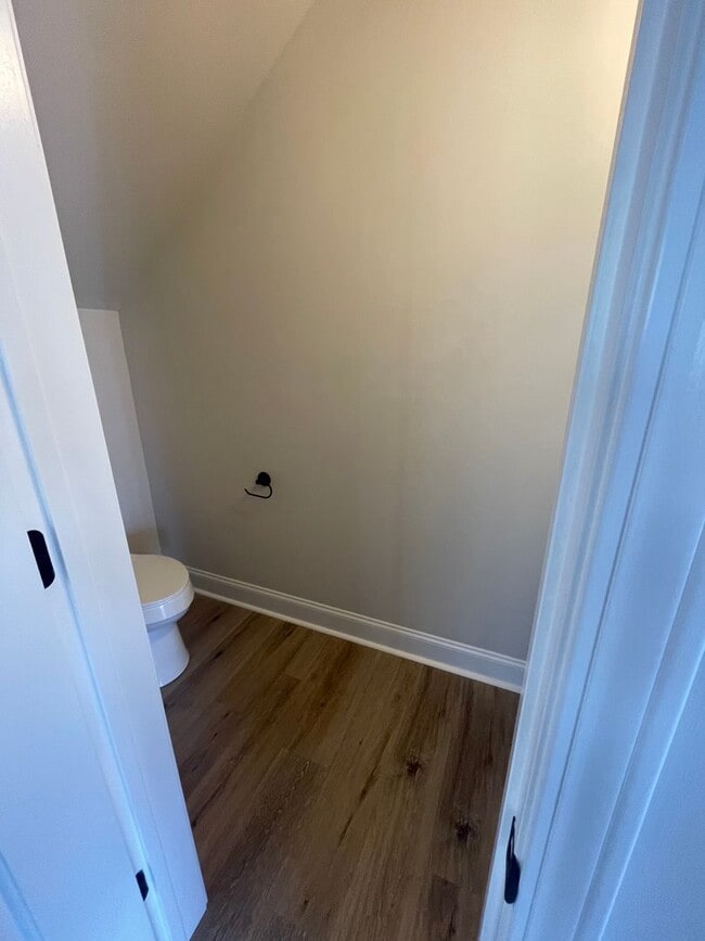 Building Photo - 2 Bedroom 2.5 bath Townhome in  Greenville