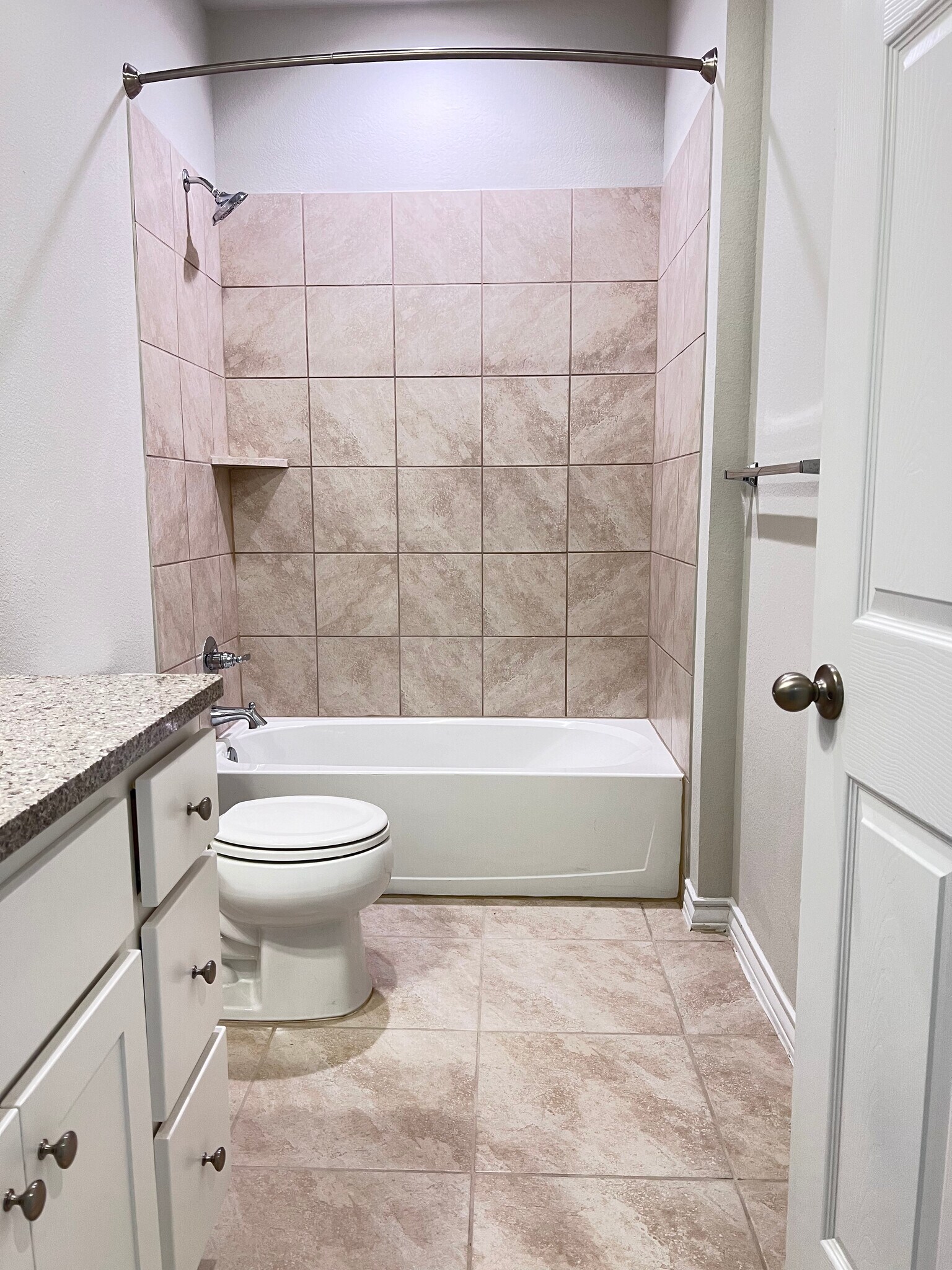 Guest bathroom tub-shower combo - 12112 Coyote Call Way