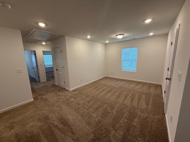 Building Photo - 3238 Lilac Grove Dr