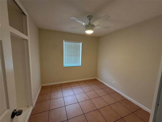 Building Photo - 640 SW 28th Dr