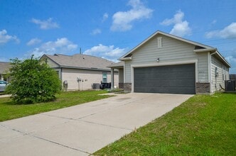 Building Photo - 2013 Spindletree Ln