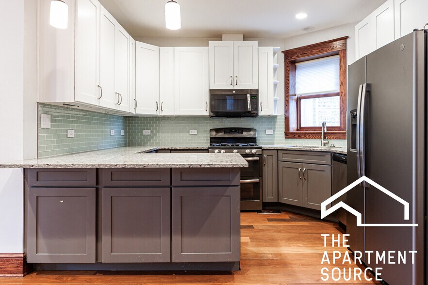 Building Photo - 1019 W Oakdale Ave