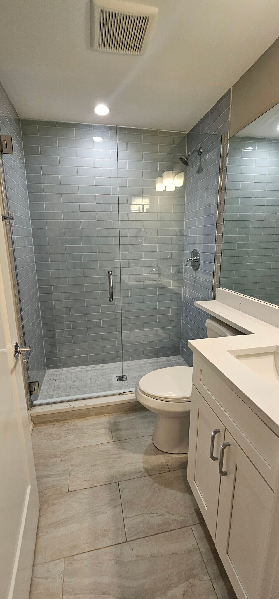 Building Photo - 3929 N Janssen Ave