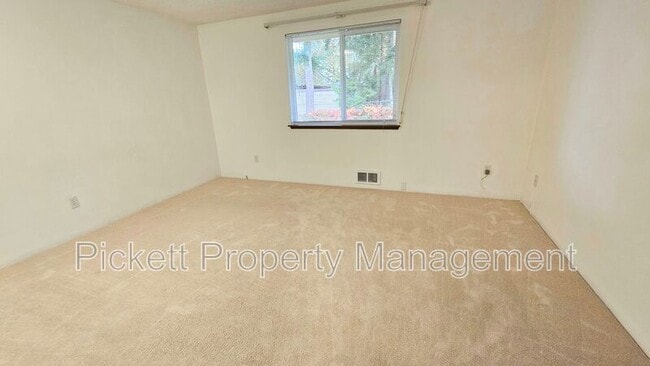 Building Photo - 2870 SE Colusa Ave