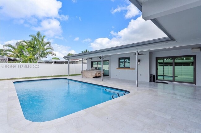 Building Photo - 10950 NW 16th Ct