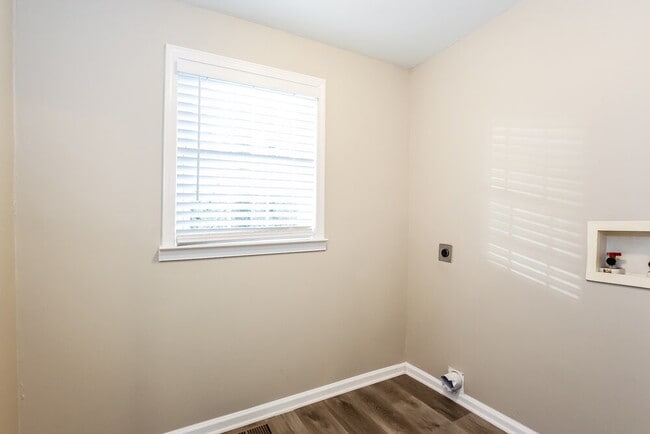Building Photo - 209 Nila Dawn Ave