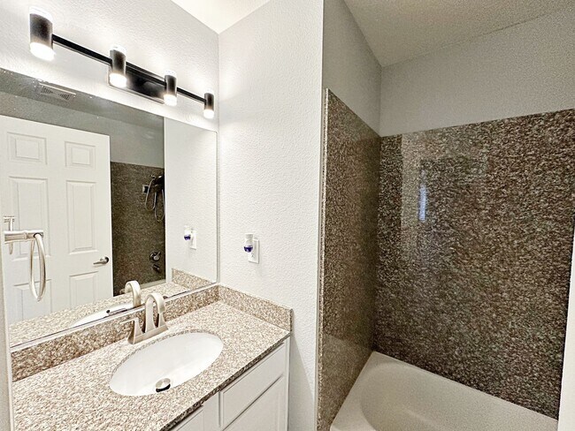 Building Photo - 5080 Indian River Dr