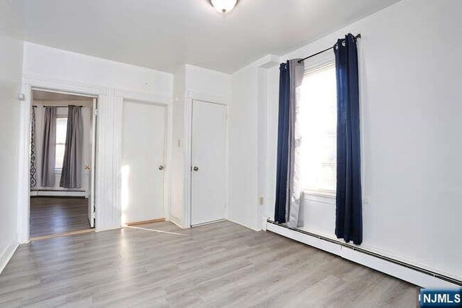 Building Photo - 68 Mohawk Ave