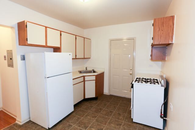 Building Photo - 5746 N Winthrop Ave