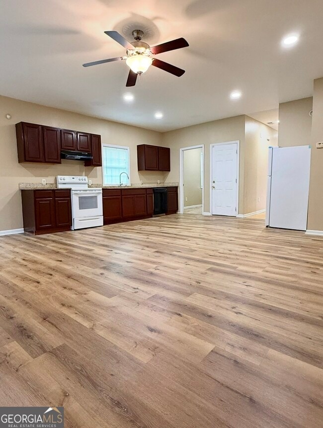 Building Photo - 4831 Oak Path